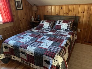 3 slaapkamers, een bureau, een strijkplank/strijkijzer, reisbedje