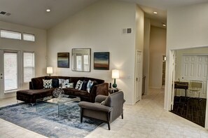 Smart TV, fireplace, video games, Netflix - LARGE, PRIVATE Yard & Heated, Saltwater Pool/Spa, Detached Casita, Peloton (La Quinta)