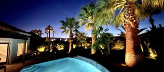 LARGE, PRIVATE Yard & Saltwater, uppvärmd pool / spa • Smart Home • Virtuell 3D-turné!