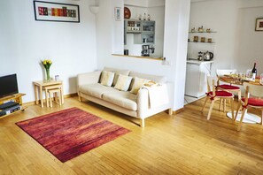 Smart TV, reproductor de DVD y libros 