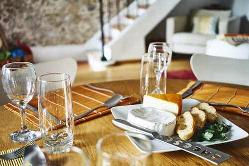 La Maison dans la Petite Cour Reg. No. 06 004 21 595 3 CM