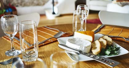 La Maison dans la Petite Cour Reg. No. 06 004 21 595 3 CM