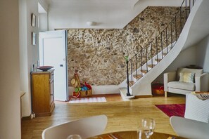 Interior - La Maison dans la Petite Cour Reg. No. 06 004 21 595 3 CM (Antibes)