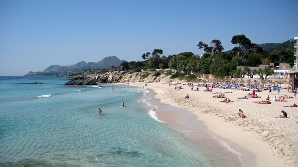 Beach nearby - Full apartment Loft, 5 min. beaches, with AC, wireless, satellite TV ..  (Capdepera)