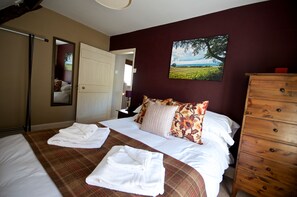 3 bedrooms, soundproofing, iron/ironing board, travel cot