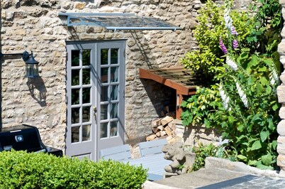 Luxuriously Restored Family Friendly 300 year old English Country Cottage 
