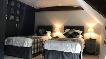 3 habitaciones, insonorización y tabla de planchar con plancha