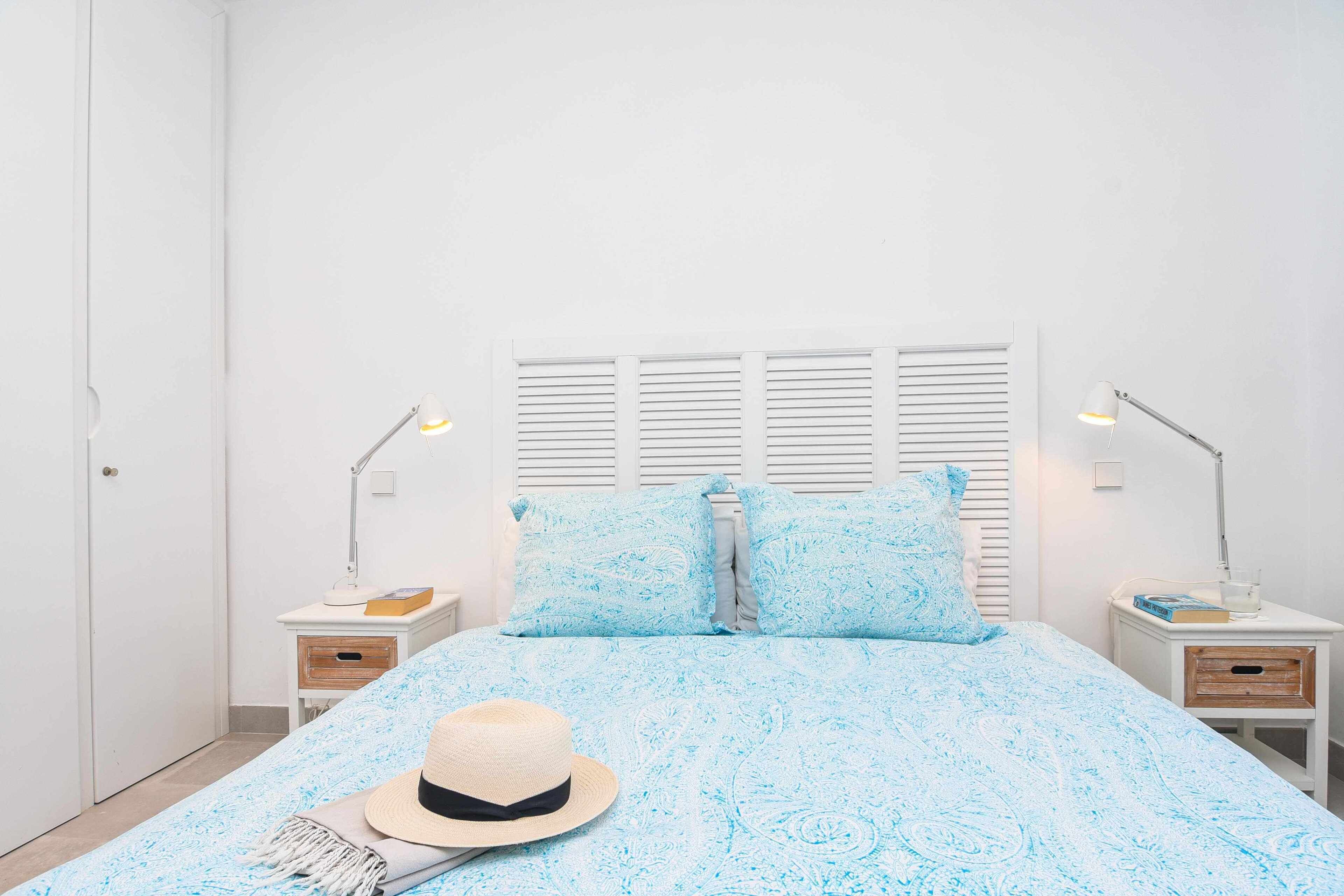 2 slaapkamers, een strijkplank/strijkijzer, reisbedje, gratis wifi