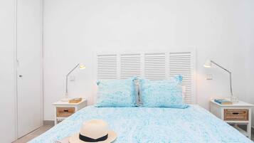 2 slaapkamers, een strijkplank/strijkijzer, reisbedje, gratis wifi