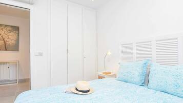 2 bedrooms, iron/ironing board, travel cot, free WiFi