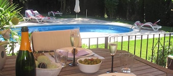 Superb villa with fantastic private garden + heated pool + WiFi