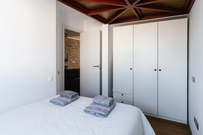 2 chambres, fer et planche à repasser, Wi-Fi gratuit, draps fournis