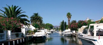 House between port & canal option mooring 15x4m access from terrace