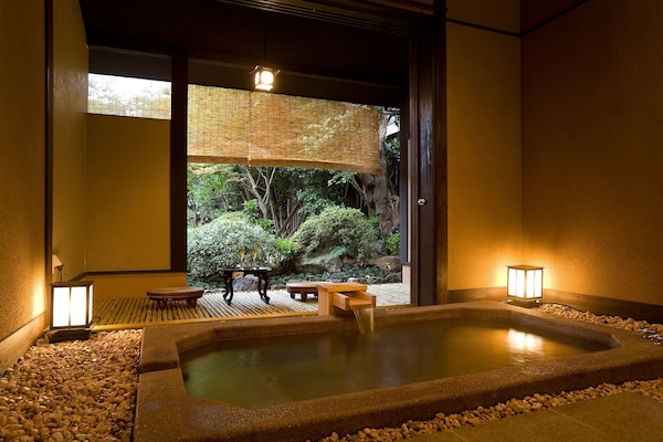 Indoor spa tub