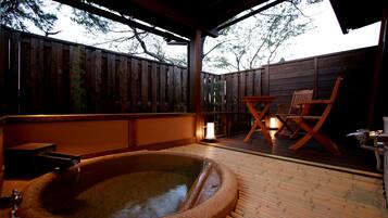 Japanese Style Room with Semi-open-air Bath | Jetted tub