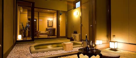 室内 SPA 浴缸