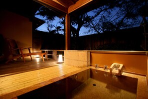 Outdoor spa tub - SEKIYA RESORT Bettei Haruki (Beppu)