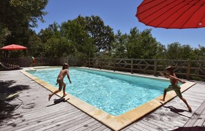 Outdoor pool, a heated pool - Sarlat Périgord Noir - Gite de La Cour old barn restored heated pool (Saint-Julien-De-Lampon)