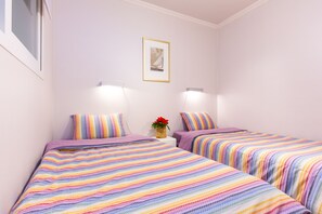 Habitación con 2 camas individuales (Foreigner only) | Tabla de planchar con plancha y wifi gratis