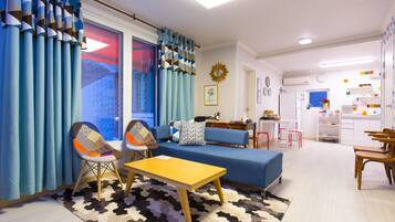 ๋ด๋ถ ์ธ๋ถ ์ฌ์ง