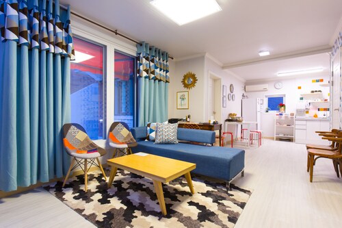 Oh Blue Guesthouse - Hostel