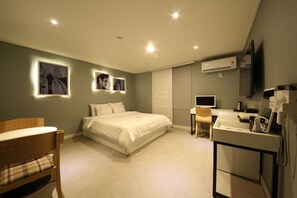 Standard Double Room | Desk, free WiFi