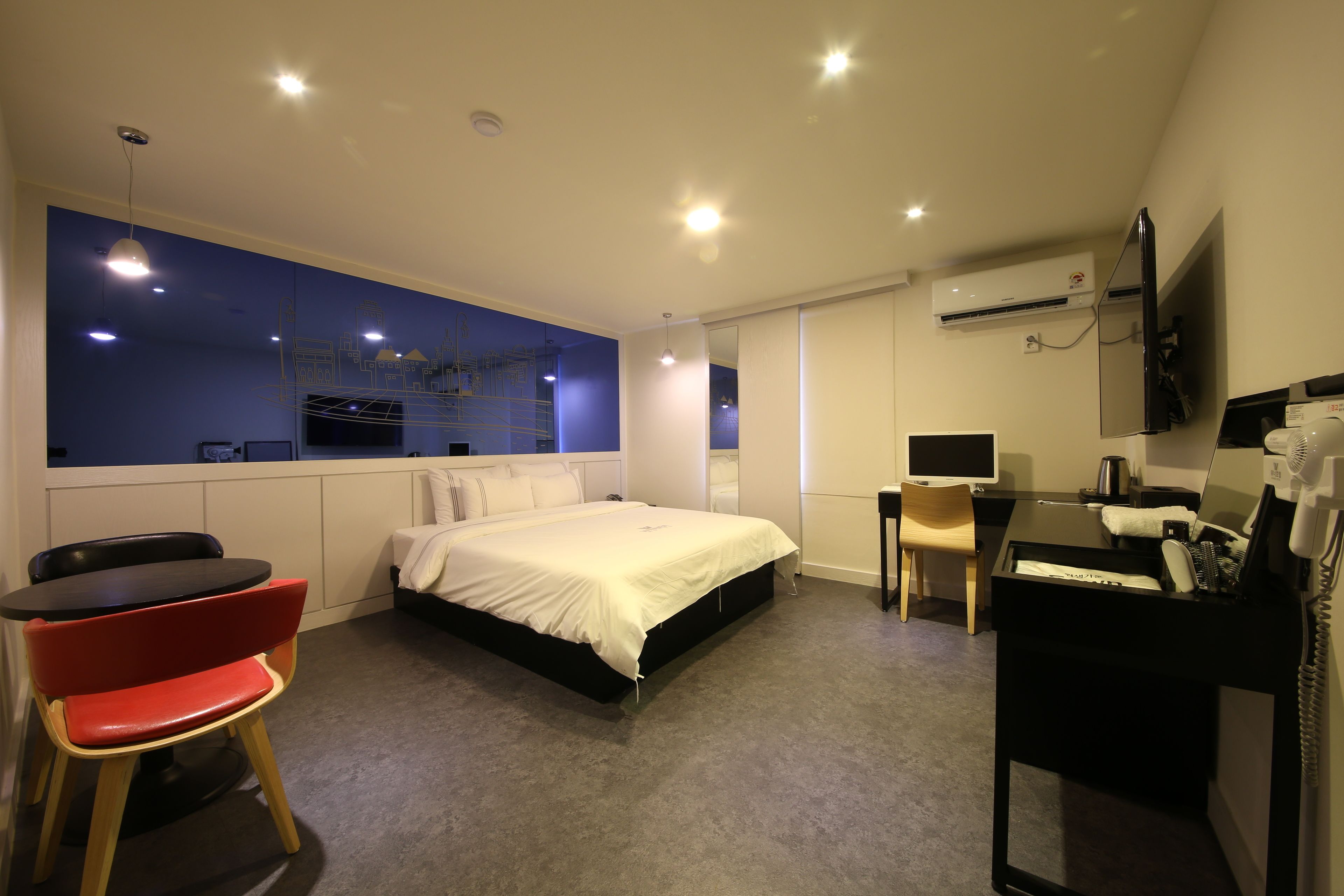 deluxe double room | desk, free wifi