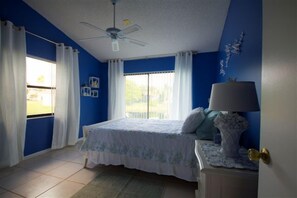 3 slaapkamers, een strijkplank/strijkijzer, reisbedje, wifi