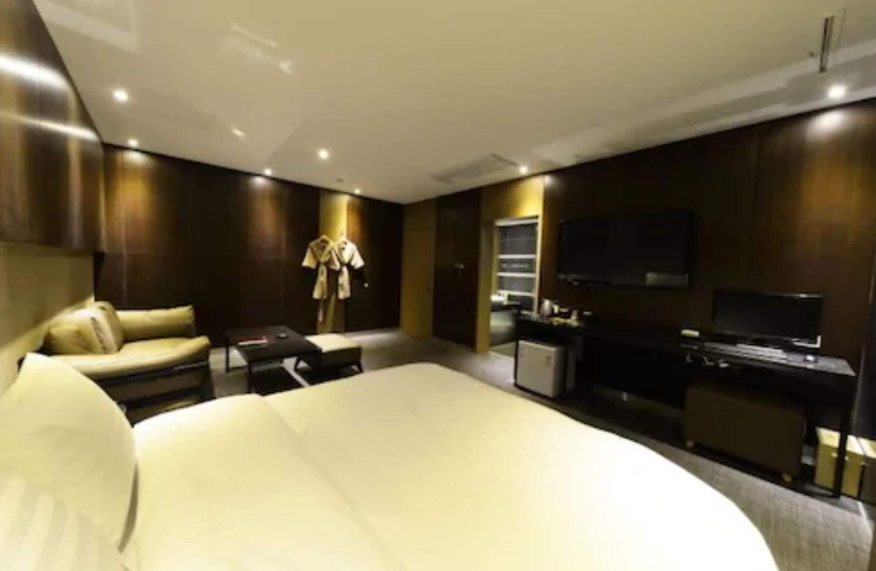 premium double room | individually decorated, individually furnished, free wifi