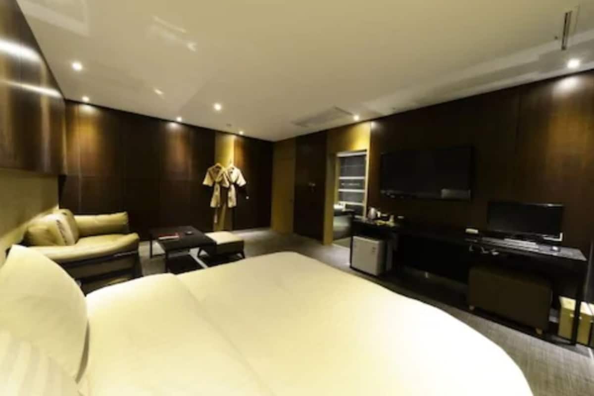 premium double room | individually decorated, individually furnished, free wifi