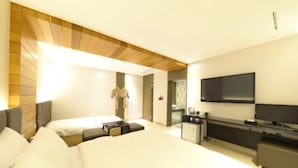 A modern hotel room with a large bed, a desk, a flat-screen TV, and a wardrobe. - Lifestyle S Hotel (Seoul)