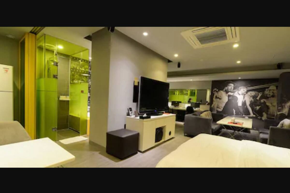 suite (mixed gender of adults not allowed) | individually decorated, individually furnished, free wifi