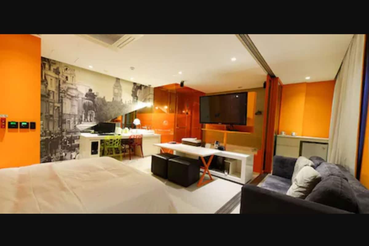 suite (mixed gender of adults not allowed) | individually decorated, individually furnished, free wifi