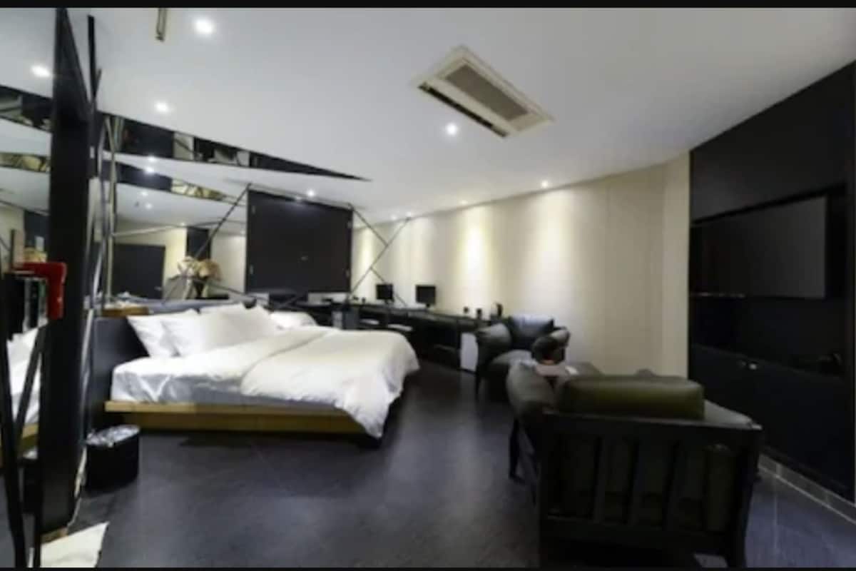 premium double room | individually decorated, individually furnished, free wifi