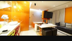 A modern hotel room with a bathroom, a dining area, and a living space. - Lifestyle S Hotel (Seoul)