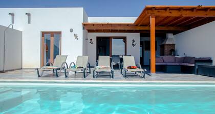 Villa with private heated pool and jacuzzi