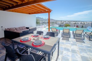 Outdoor dining - Villa with private heated pool and jacuzzi (PLAYA BLANCA)