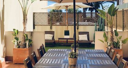 Design-Apartment mit einer privaten Terrasse von 140 m und 20 m vom Meer und einem Parkplatz