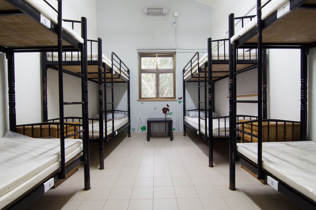 WiFi (free), bed sheets