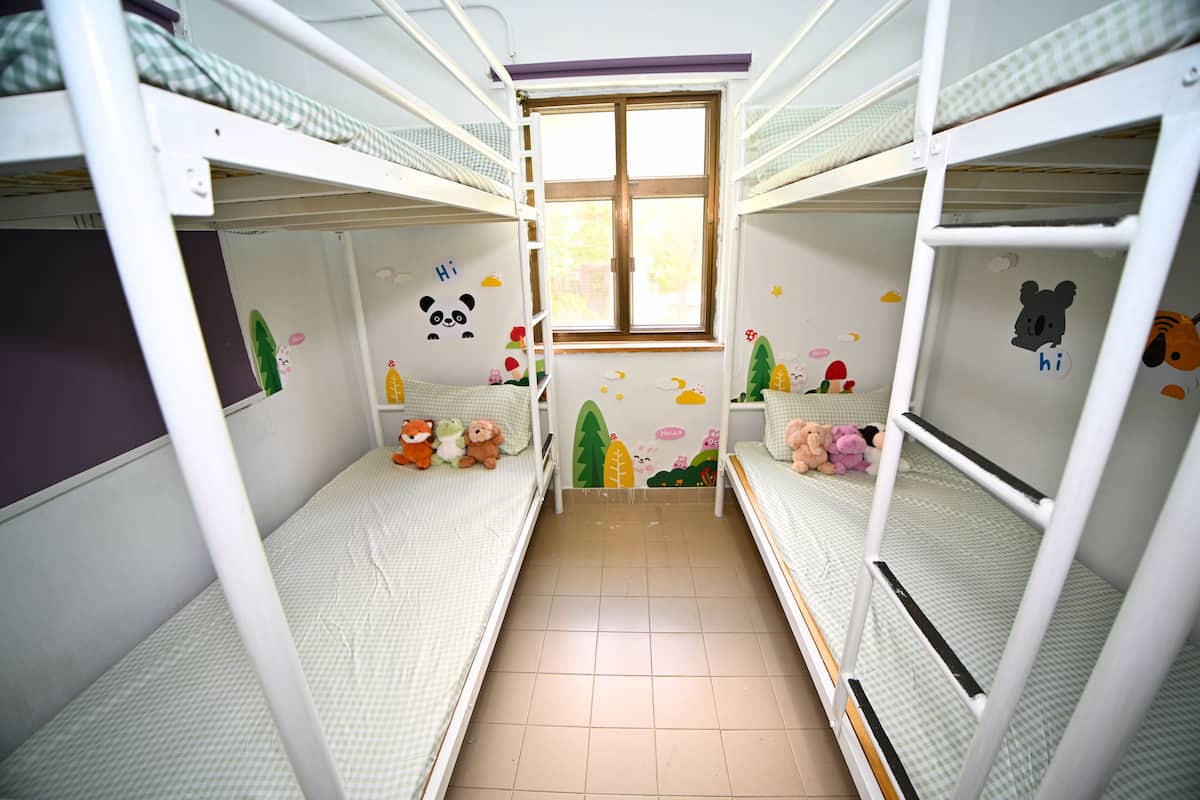 4-Person Private Dormitory | WiFi (free), bed sheets