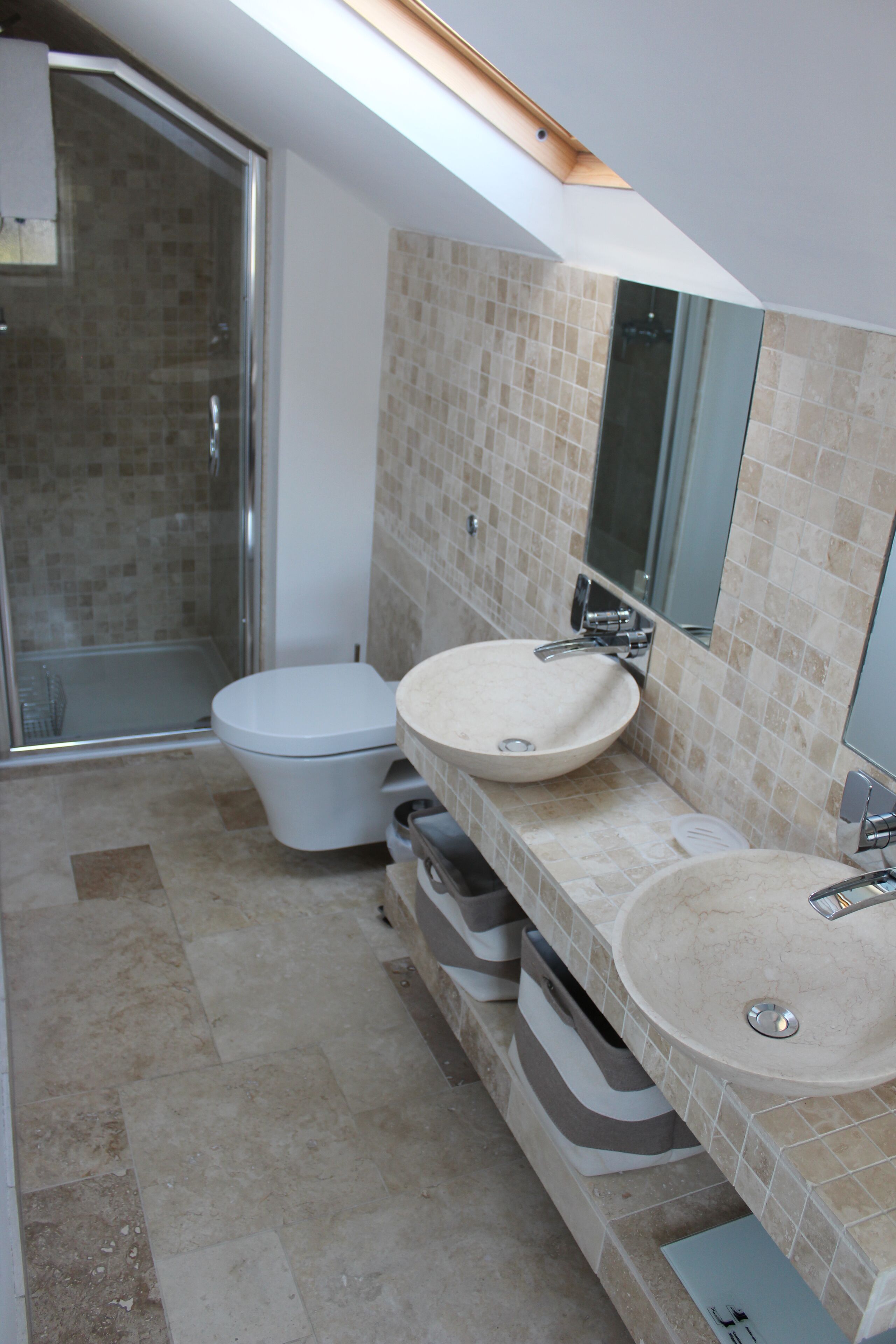 Combined shower/bathtub, hair dryer, towels, toilet paper