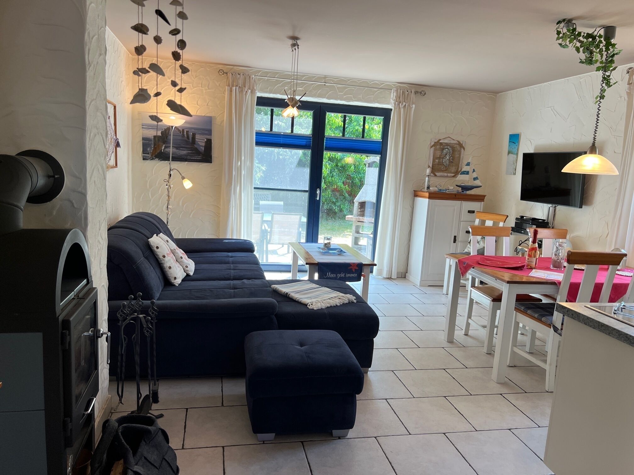 TV, fireplace, DVD player, books