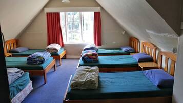 Shared Dormitory (6-Bed) | Free WiFi, bed sheets