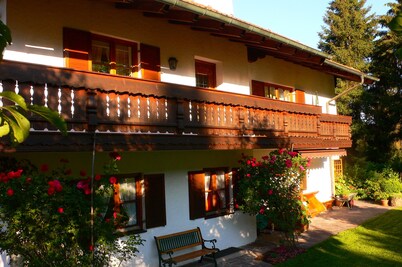Absolutely quiet apartment between Munich and the Alps