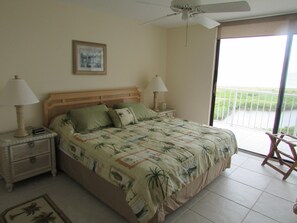 2 habitaciones, tabla de planchar con plancha, cuna de viaje y wifi 