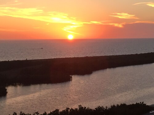 Exceptional Marco Island End Unit 1503-T3, 2Bd, Ocean Front, Beach /Sunset Views