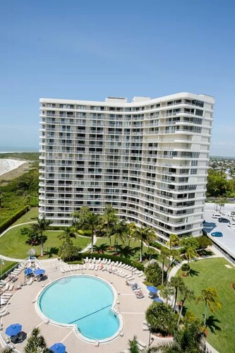 Premium Marco Islandin 15. kerroksen päätyhuoneisto. Kauniit näkymät rannalle ja auringonlaskuun. 