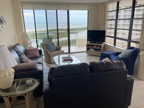 Smart TV, DVD player, books