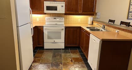 Largest 1 Bdrm + Den Floor Plan, Sleeps 5