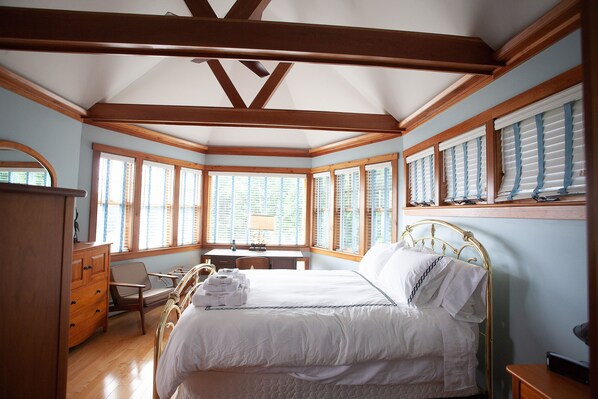 3 chambres, coffre-fort, bureau, fer et planche à repasser